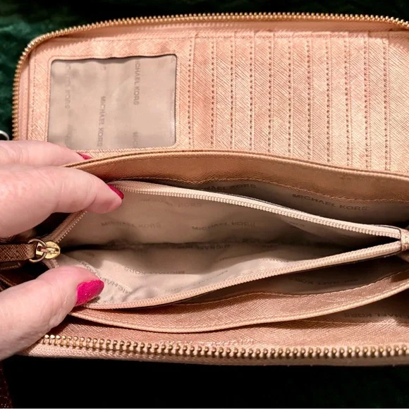 🩷💛 Michael Kors “Alex” Continental Wallet in Rose Gold Glitter - Picture 10 of 14